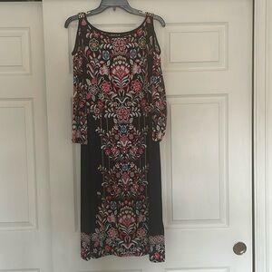 Cold shoulder floral detail flowy dress